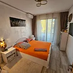 Andrew's * Mamaia