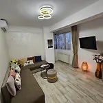 Andrew's * Mamaia