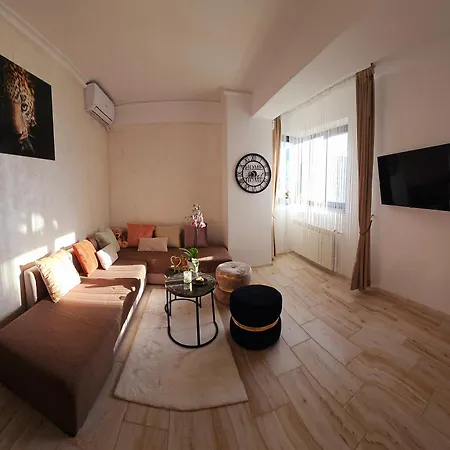 Andrew's * Mamaia