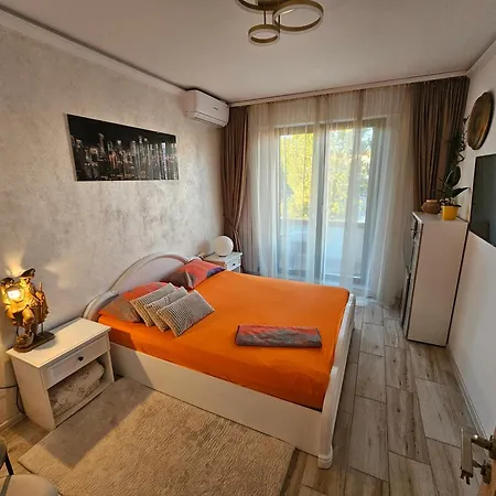 Andrew's * Mamaia