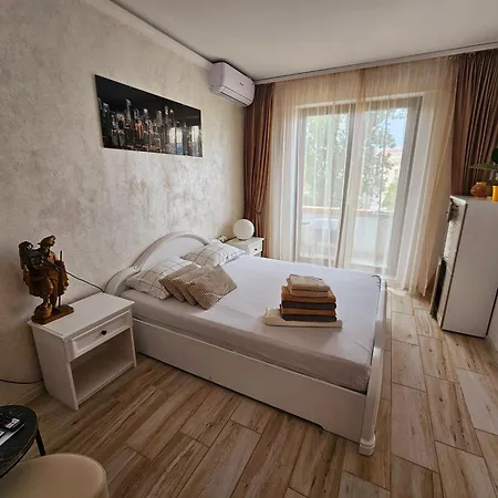 Andrew's Mamaia